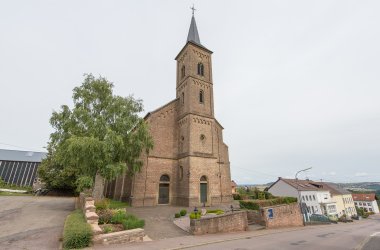 Blick auf die Pfarrkirche Sankt Remigius - Ortsgemeinde Kirf