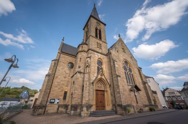 Blick auf die Pfarrkirche St. Martin - Ortsgemeinde Serrig